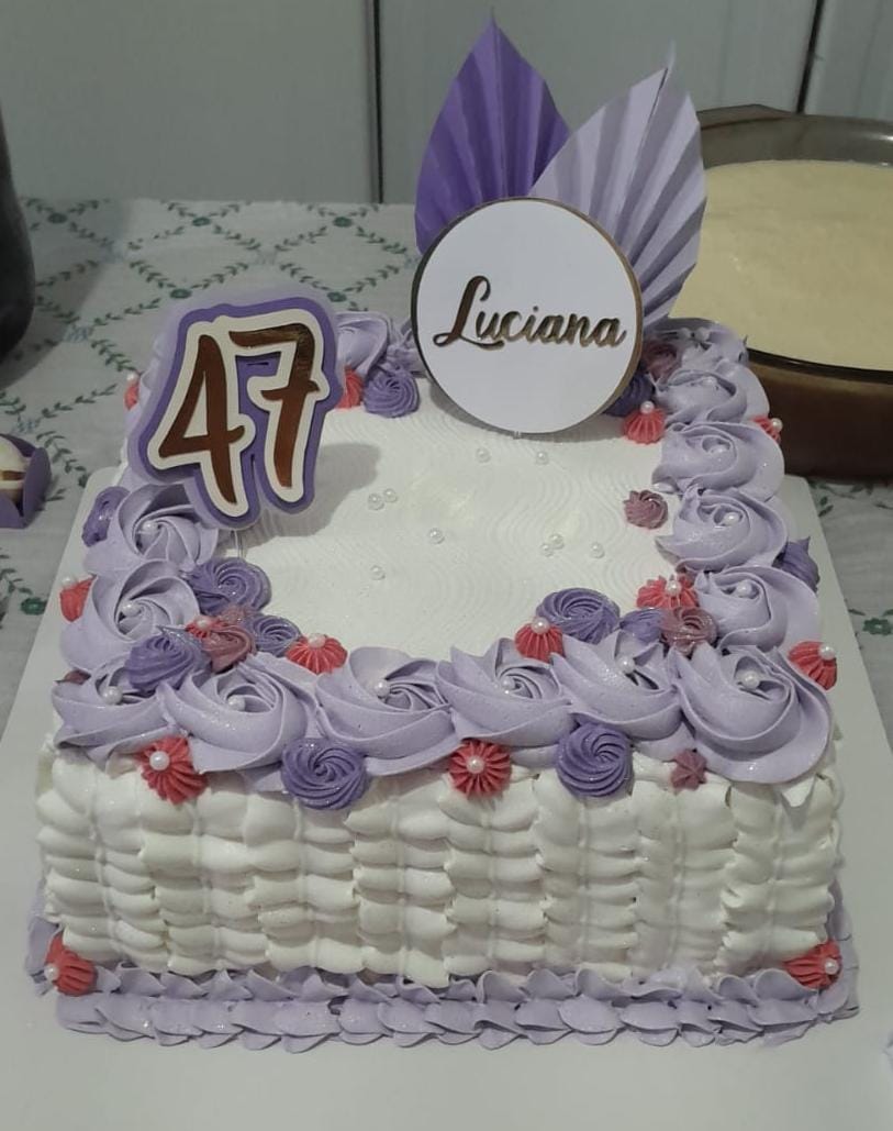 Bolo Cesta de Flores Lilás